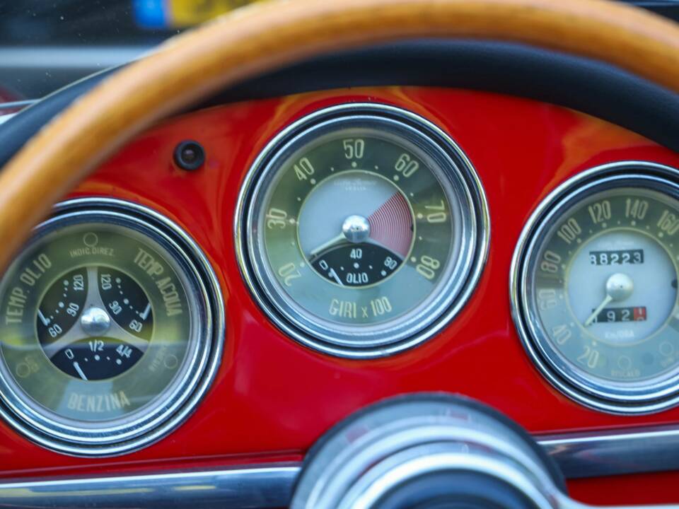 Image 10/50 of Alfa Romeo Giulia 1600 Spider (1963)