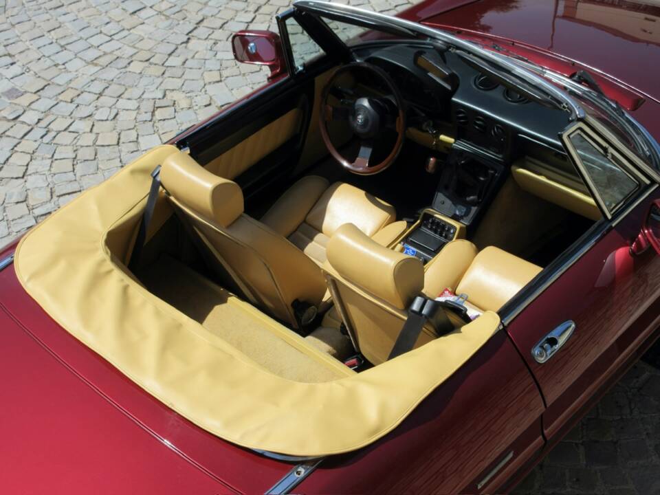 Bild 18/26 von Alfa Romeo 2.0 Spider (1990)