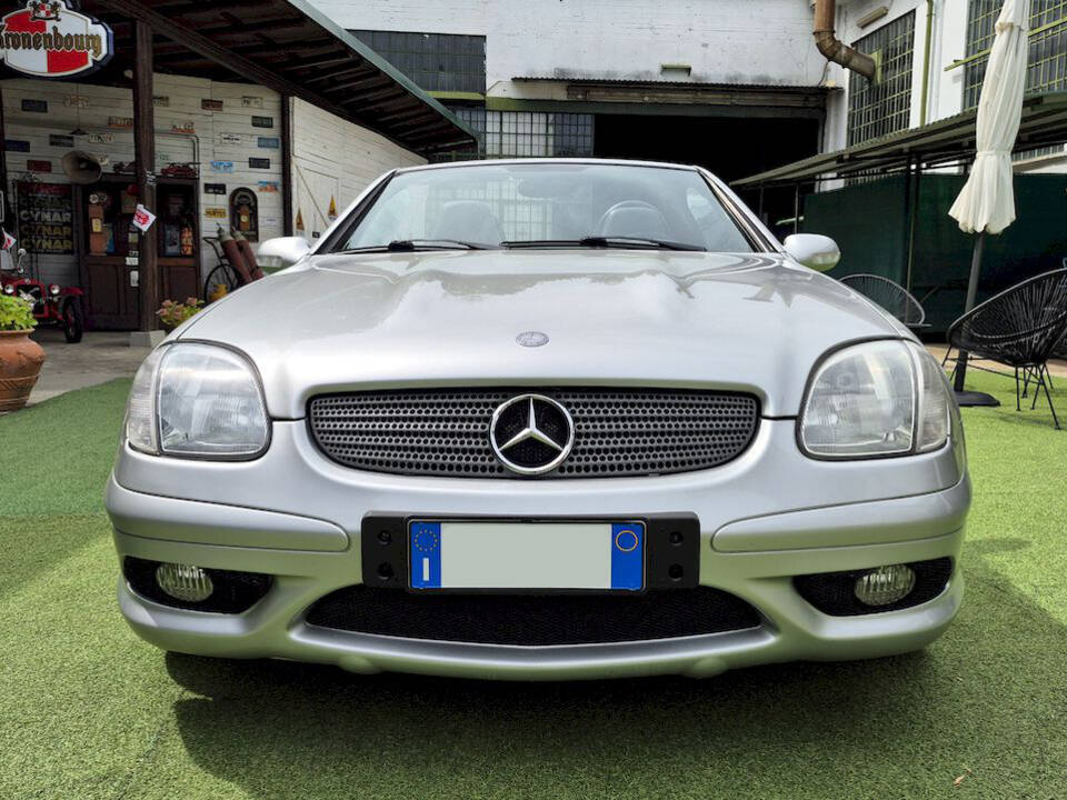 Afbeelding 6/63 van Mercedes-Benz SLK 32 AMG (2001)