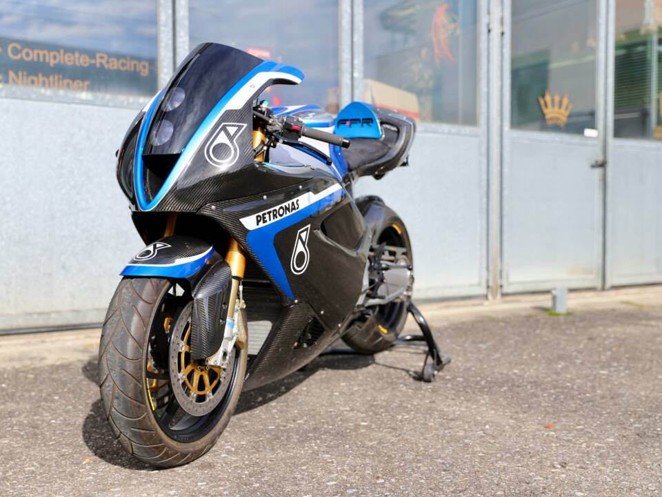 Image 18/69 of Petronas FP1 (2003)