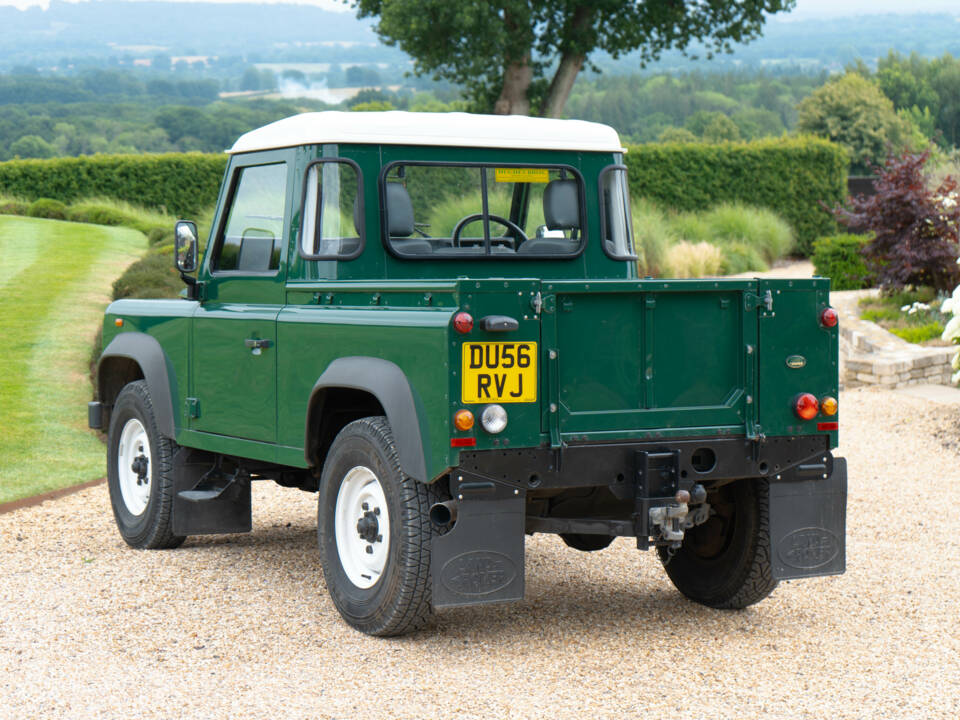 Bild 38/50 von Land Rover Defender 90 Td5 (2006)