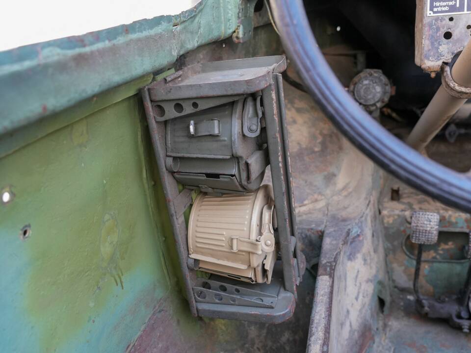 Image 19/40 of Volkswagen Schwimmwagen (1943)