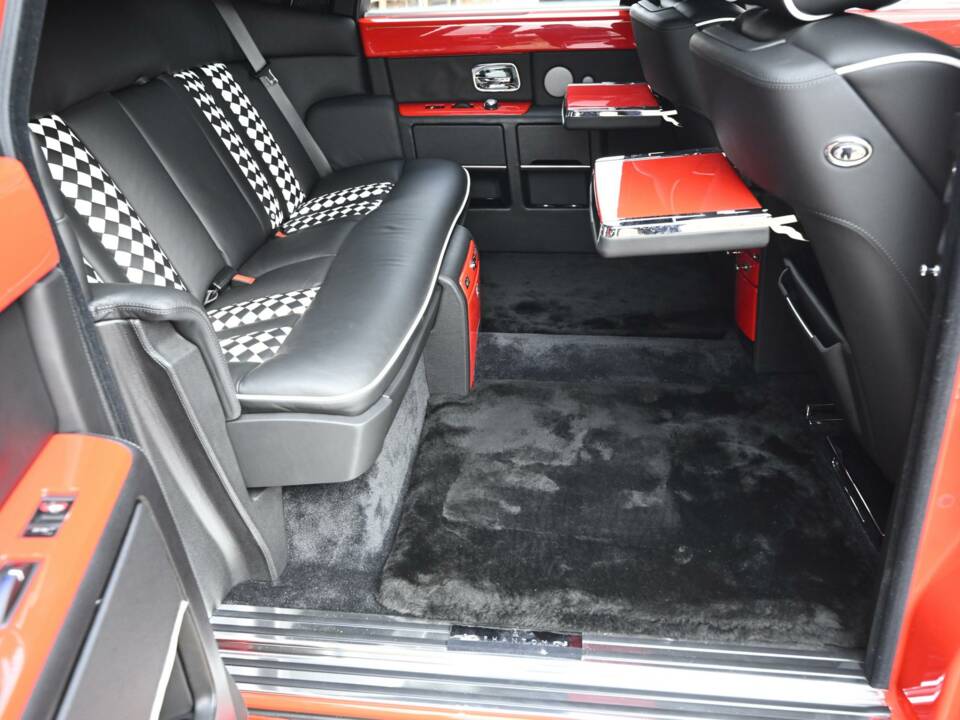 Image 46/50 of Rolls-Royce Phantom VII (2016)