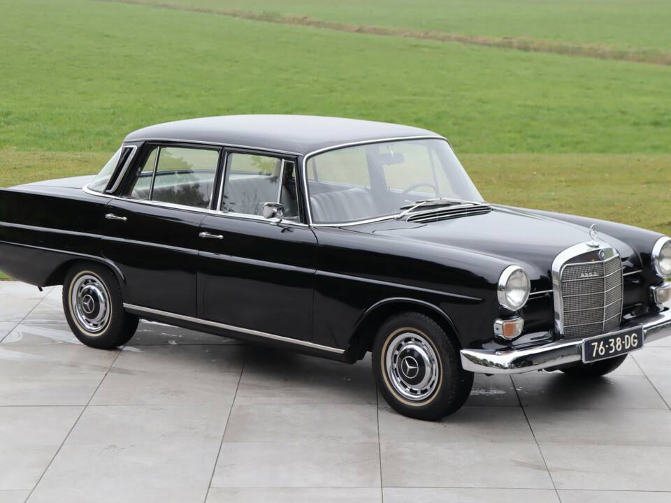 Afbeelding 32/50 van Mercedes-Benz 230 S (1967)