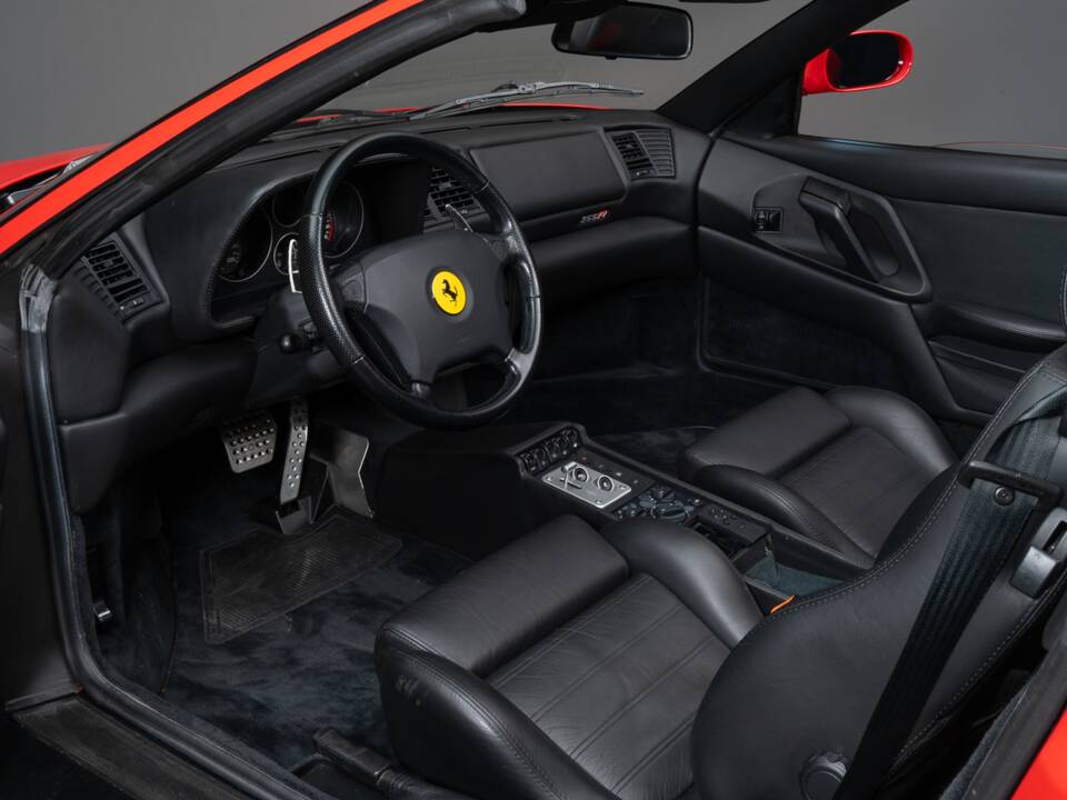 Image 25/37 of Ferrari F 355 F1 GTS (1997)
