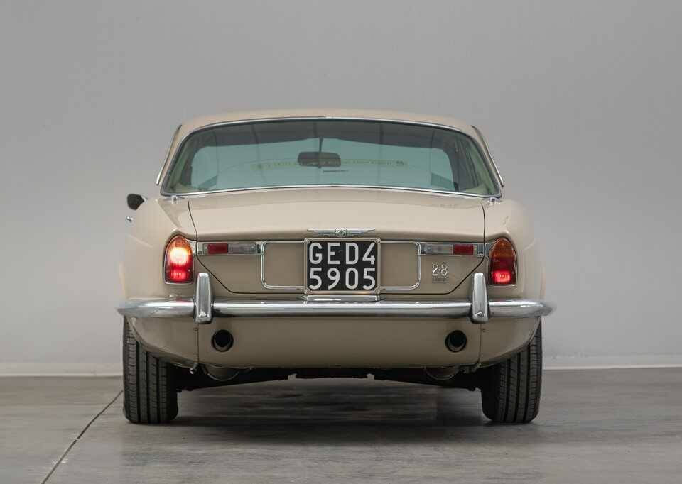 Image 7/31 of Jaguar XJ 6 2.8 (1970)