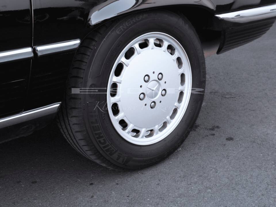 Image 13/23 of Mercedes-Benz 560 SL (1989)