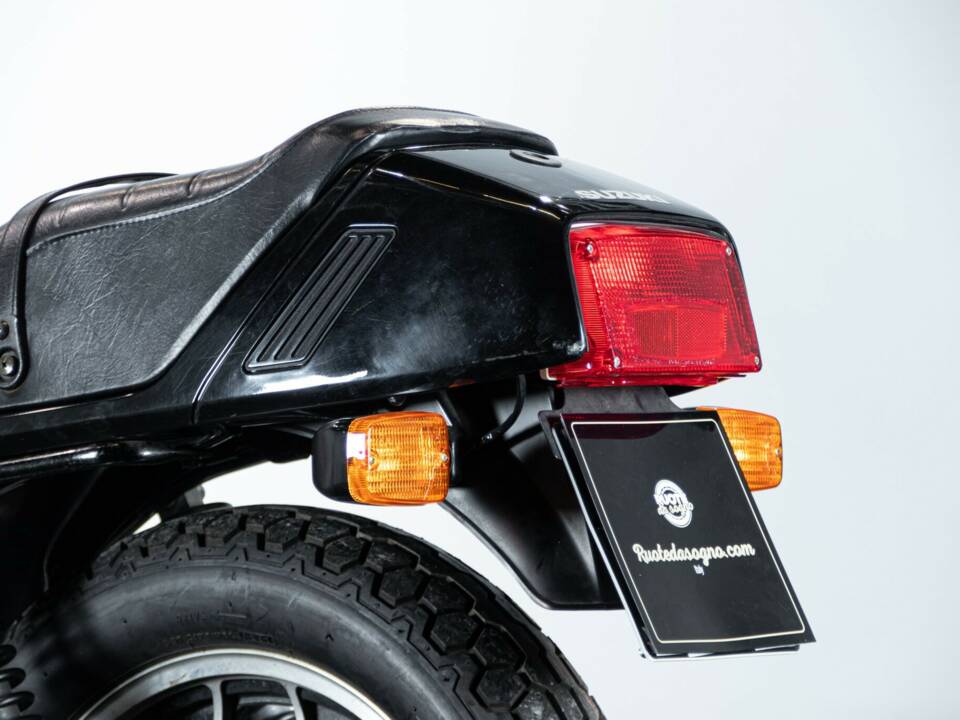 Image 37/50 de Suzuki DUMMY (1988)