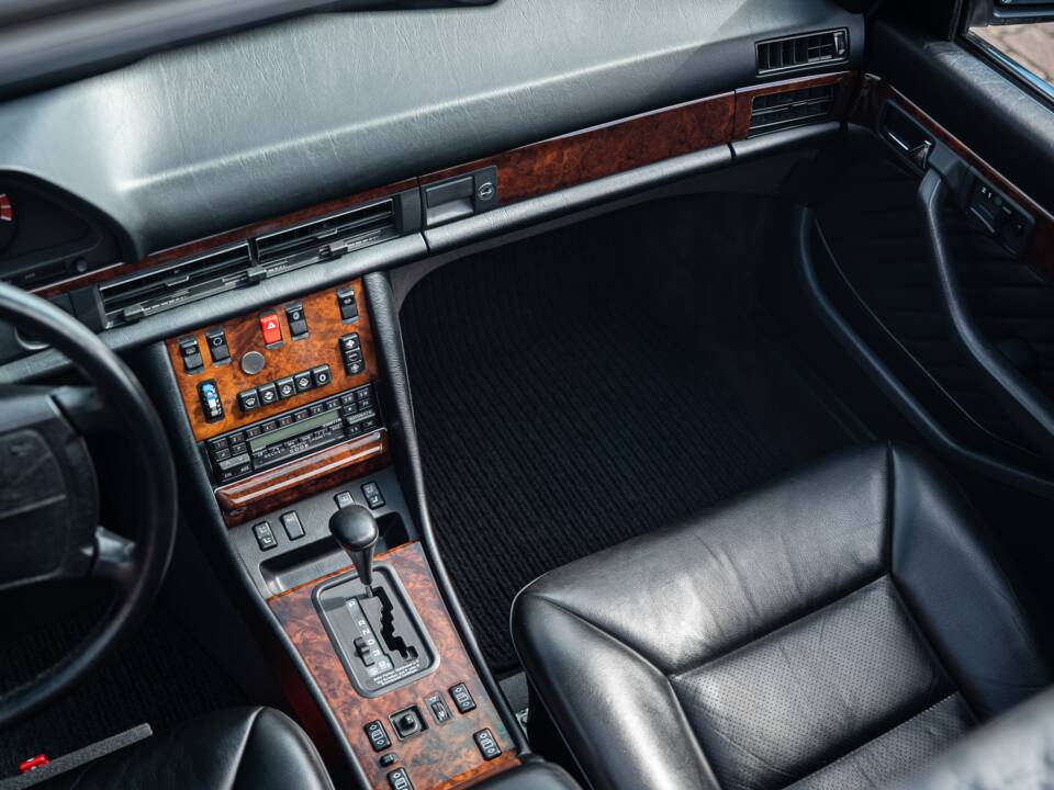 Image 37/91 of Mercedes-Benz 560 SEL (1990)