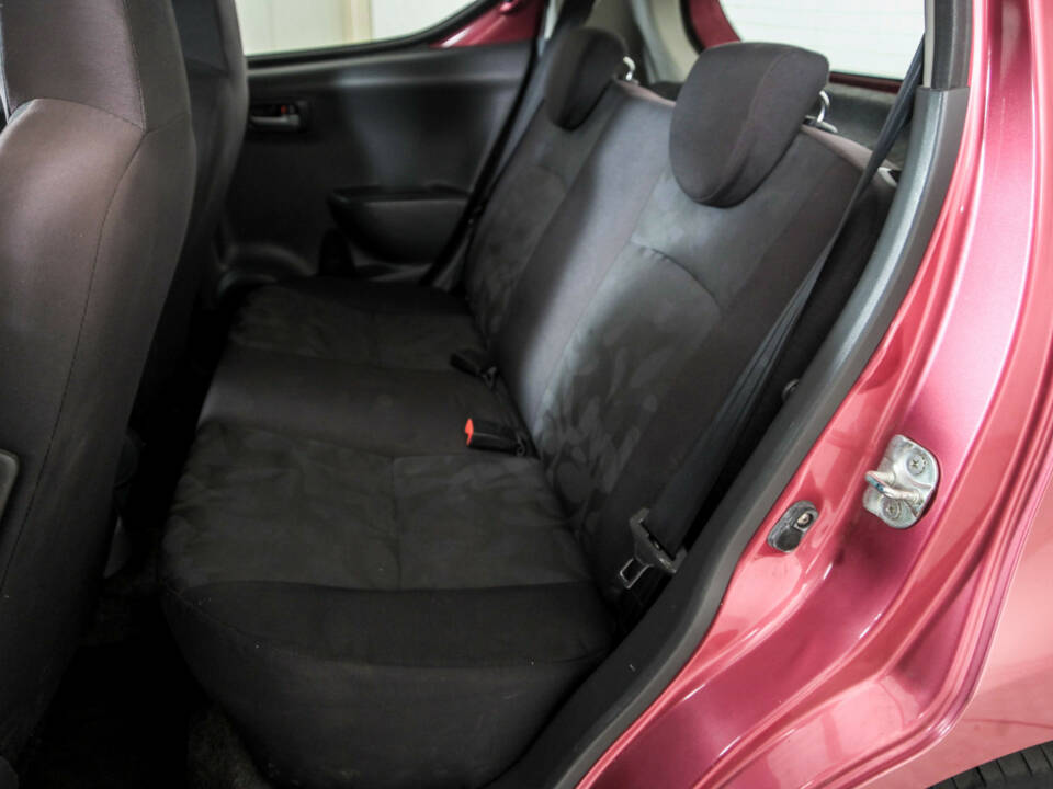 Image 34/48 of Suzuki Alto (2010)