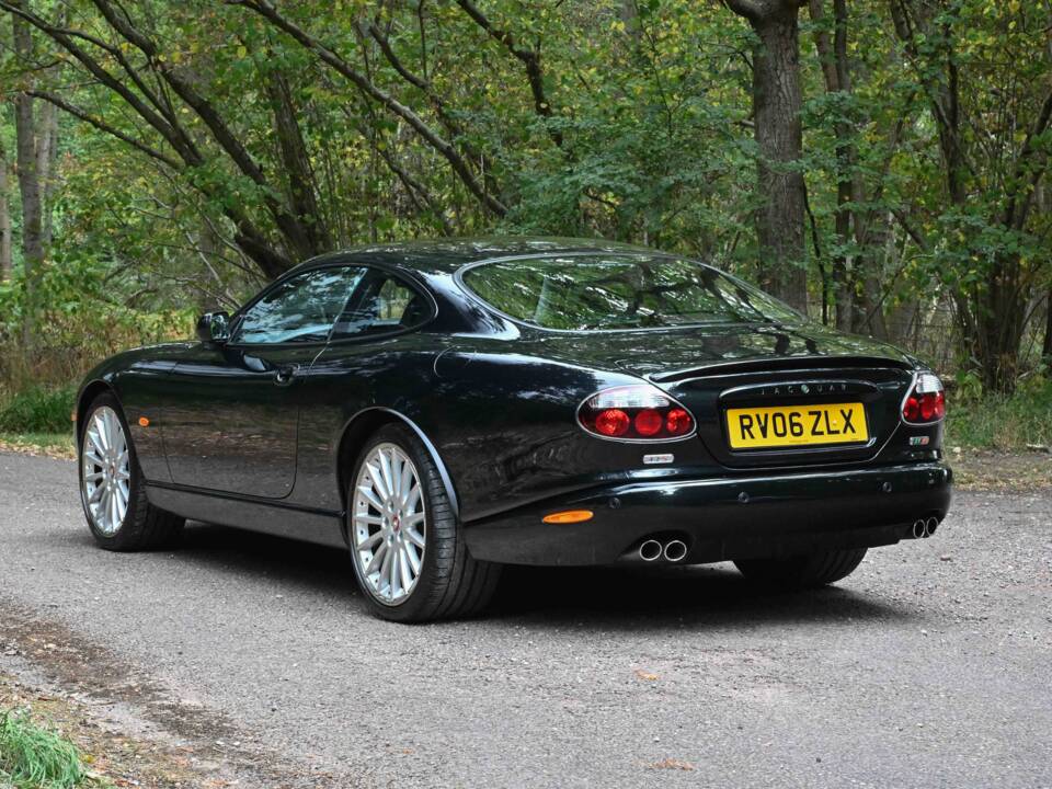 Image 3/50 of Jaguar XKR (2006)