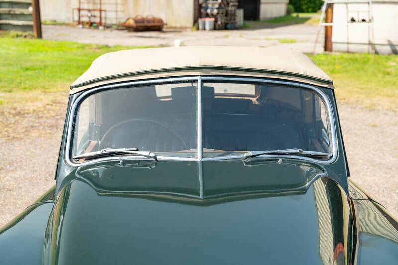 Image 26/50 of Jaguar XK 120 DHC (1954)