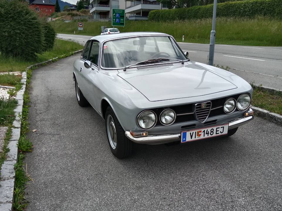 Image 3/25 of Alfa Romeo 1750 GT Veloce (1969)