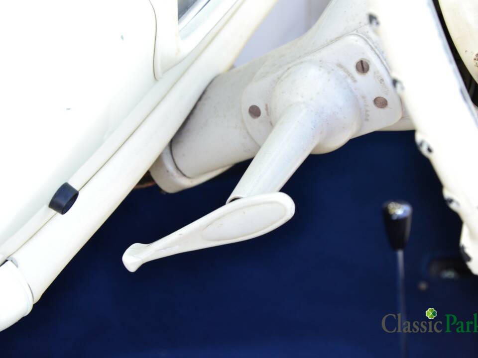 Imagen 44/50 de Renault 4 CV Décapotable (1954)