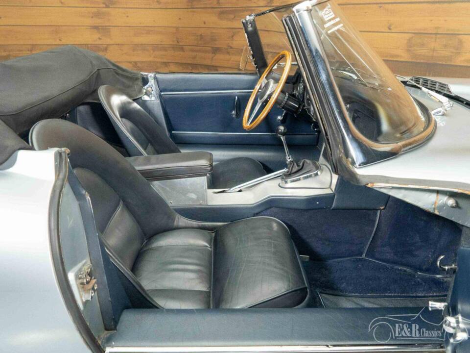Image 8/19 of Jaguar E-Type 3.8 (1961)