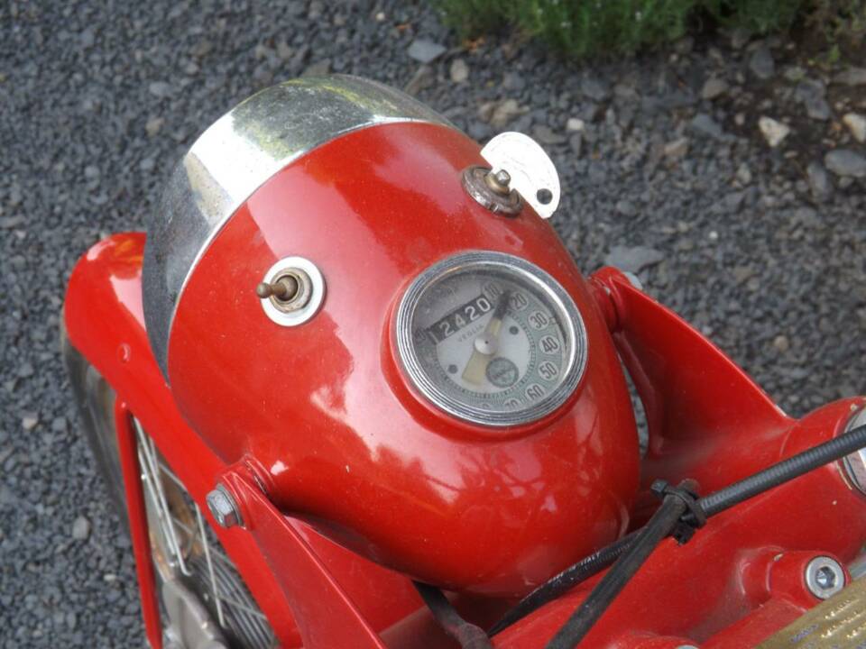 Bild 32/50 von Benelli Leoncino 2T (1959)