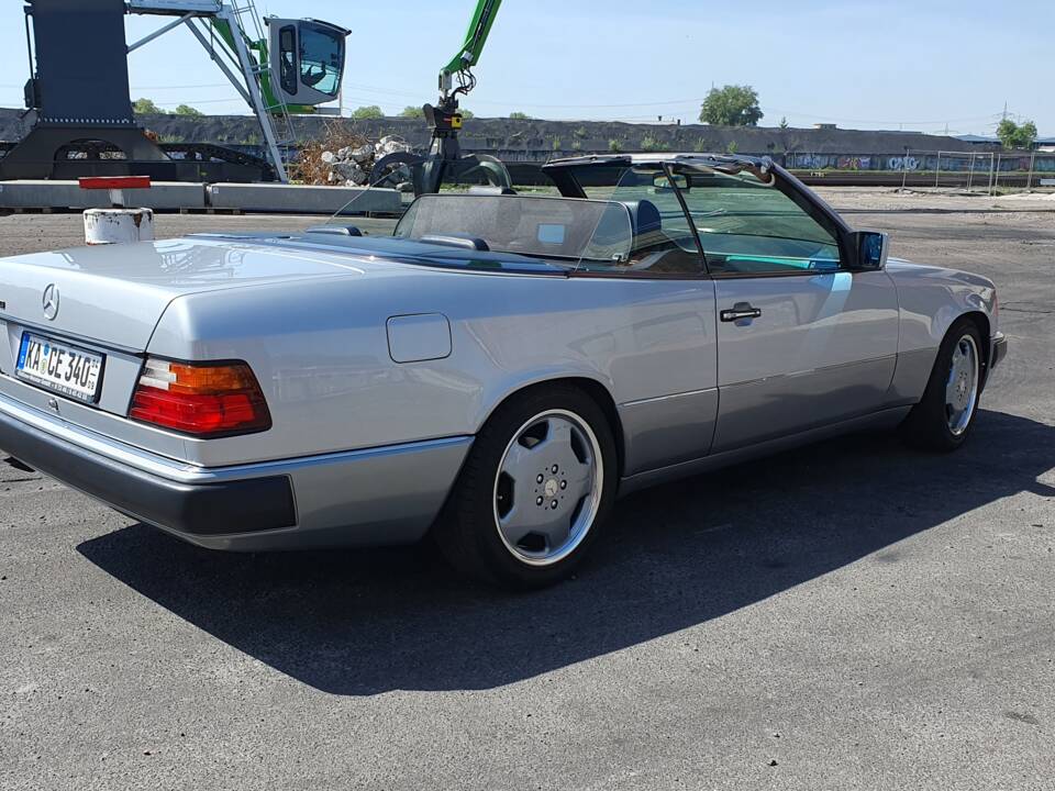 Imagen 20/94 de Mercedes-Benz 300 CE-24 3.4 AMG (1992)