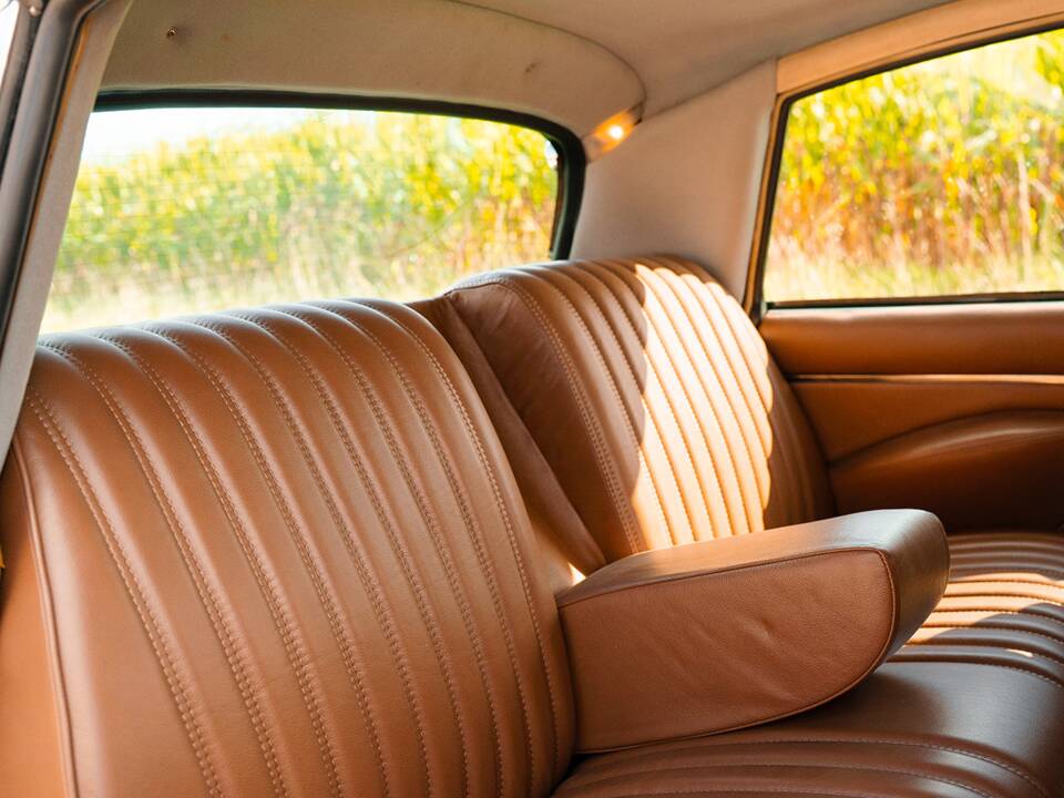 Bild 27/36 von Citroën DS 21 Pallas (1968)