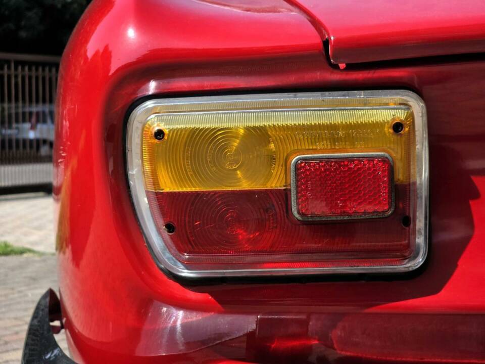 Image 31/45 of Alfa Romeo Giulia GT 1300 Junior (1973)