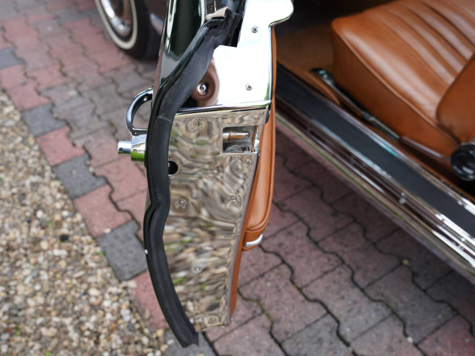 Image 19/50 of Mercedes-Benz 280 SE 3,5 (1971)