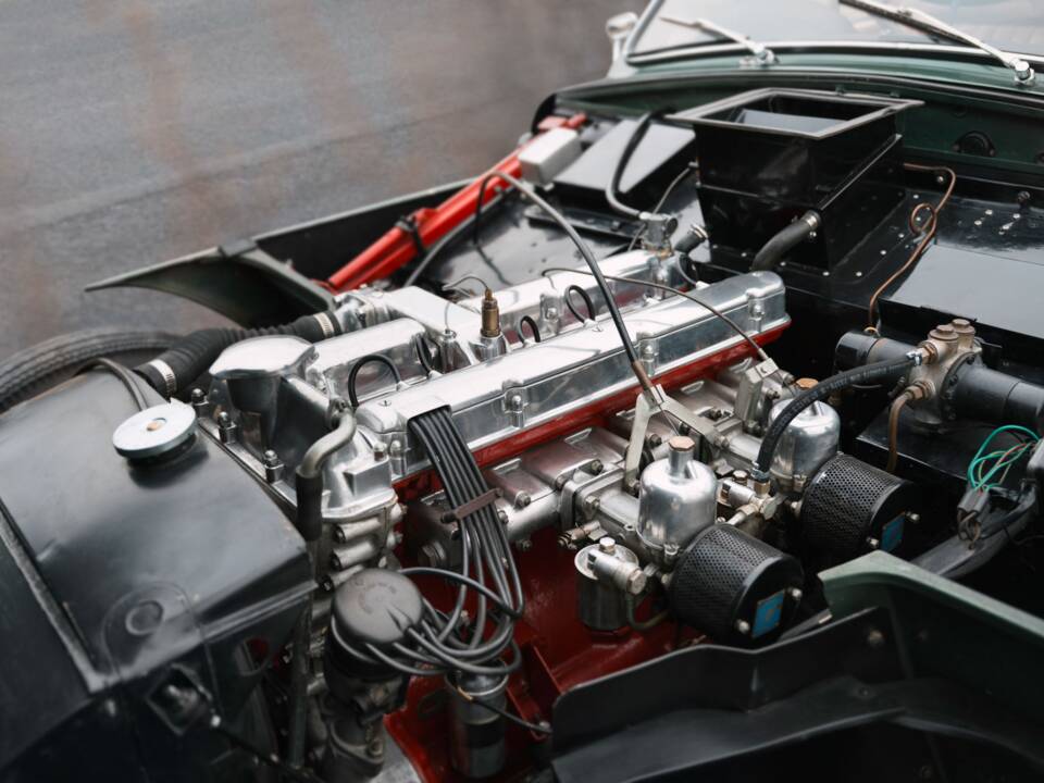 Image 2/31 of Aston Martin DB 2/4 Mk III (1958)