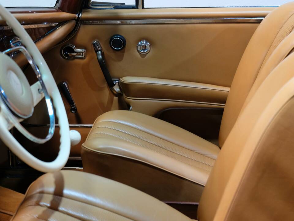 Bild 4/34 von Mercedes-Benz 220 SE b (1963)