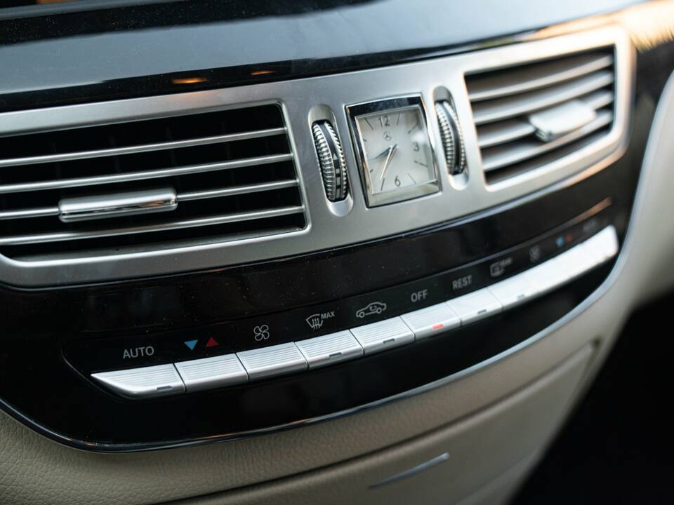 Immagine 48/50 di Mercedes-Benz S 350 CDI BlueEFFICIENCY L (2011)