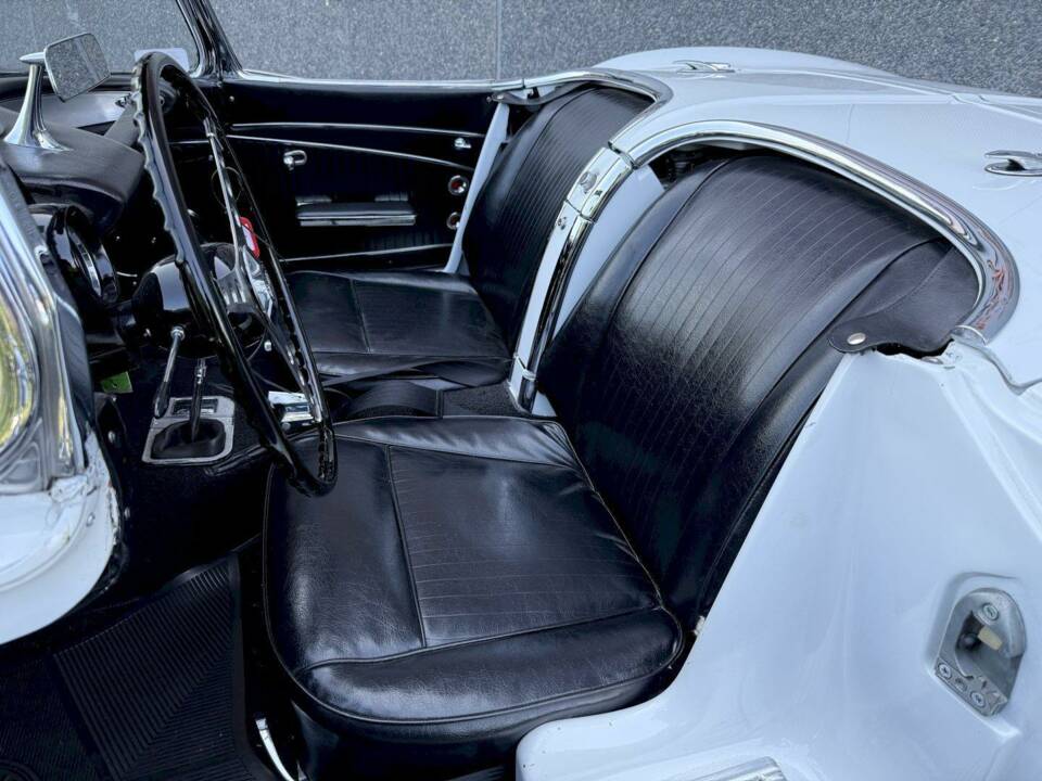 Immagine 15/35 di Chevrolet Corvette (1962)