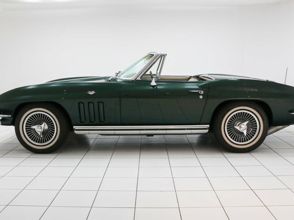 Image 2/17 of Chevrolet Corvette Sting Ray Convertible (1966)