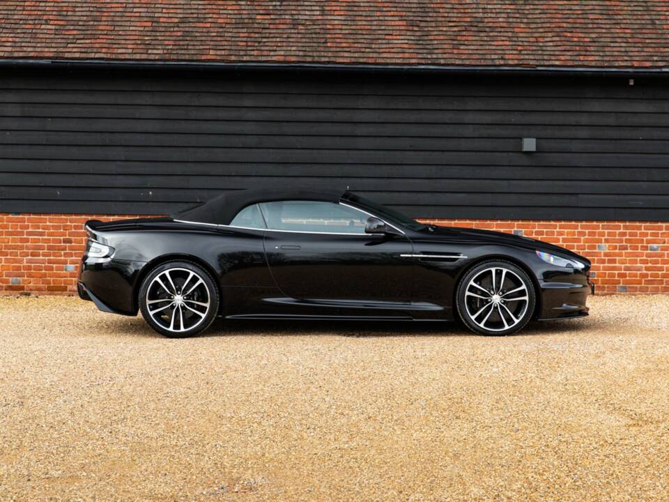 Image 37/50 of Aston Martin DBS Volante (2012)