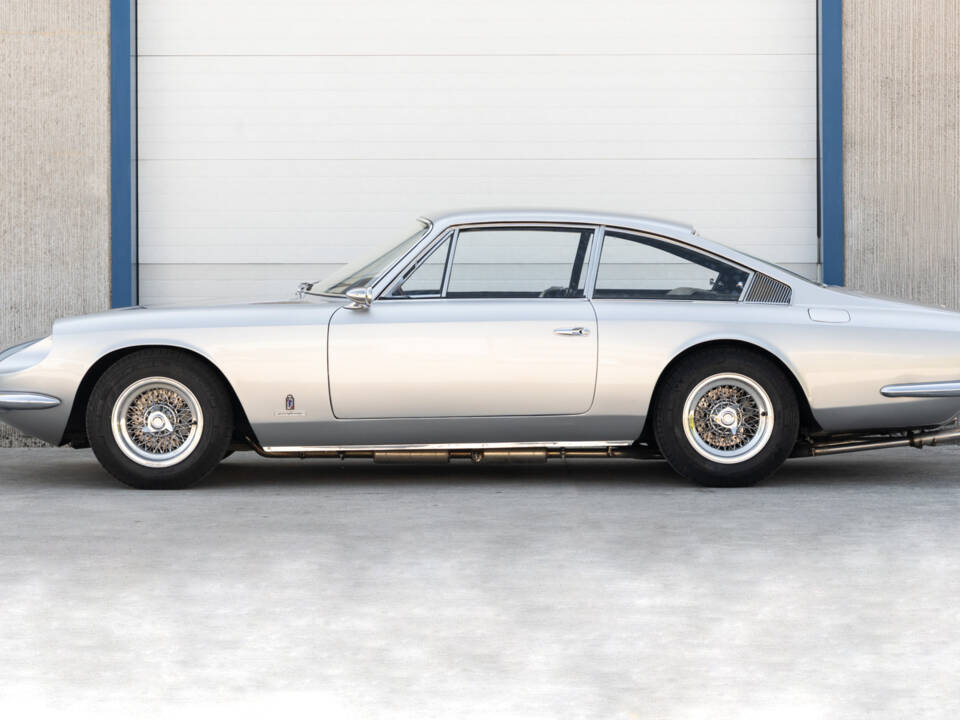 Image 2/69 of Ferrari 365 GT 2+2 (1969)