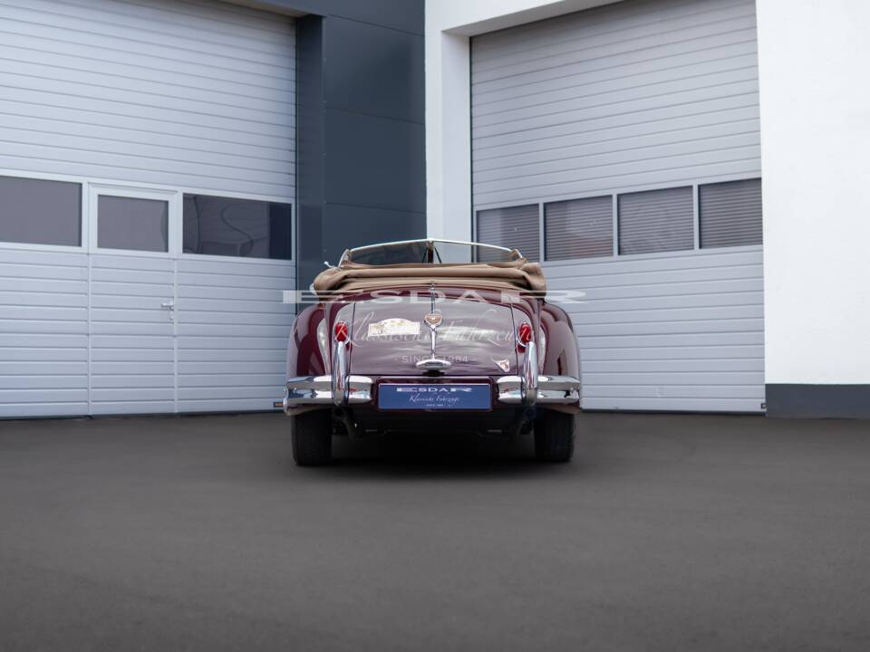 Image 13/32 de Jaguar XK 140 OTS (1955)