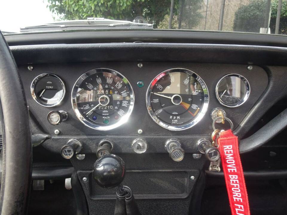 Image 8/49 of Triumph Spitfire Mk II (1965)