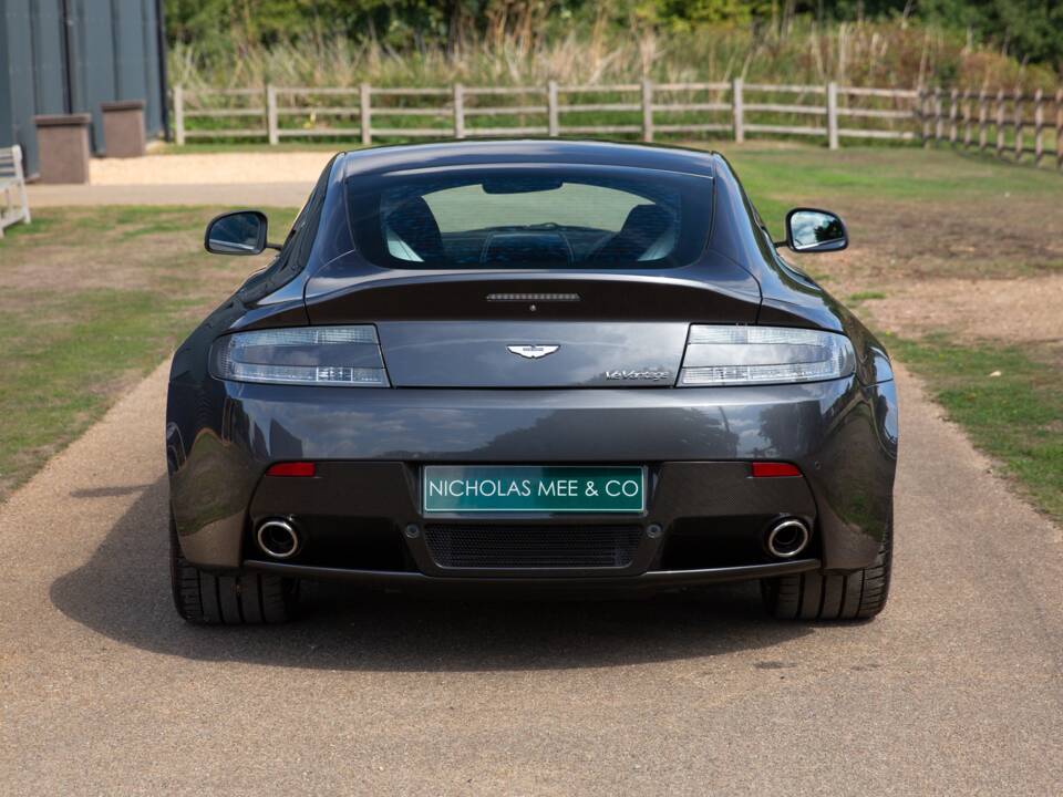 Bild 35/79 von Aston Martin V12 Vantage (2011)