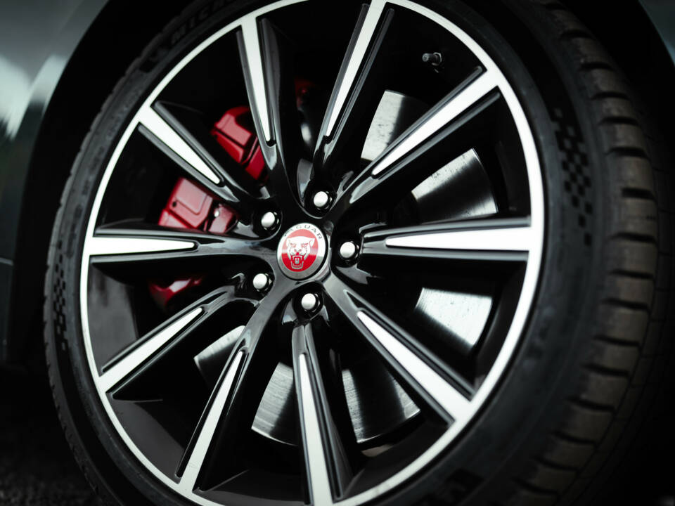 Bild 20/32 von Jaguar F-Type R (2016)