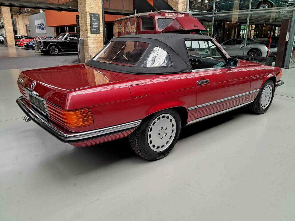 Immagine 4/26 di Mercedes-Benz 300 SL (1989)