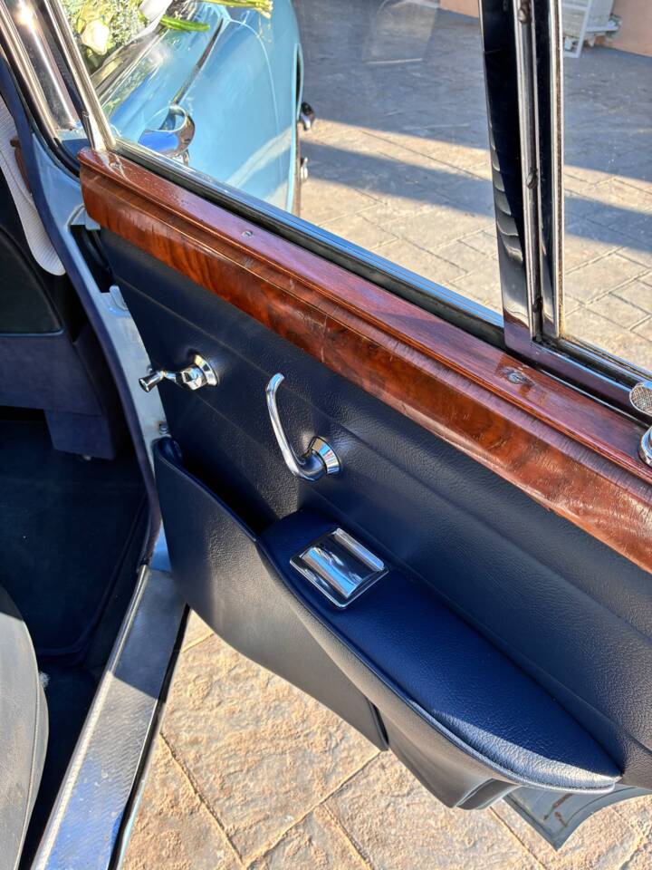 Image 6/38 of Jaguar Mk II 2.4 (1968)