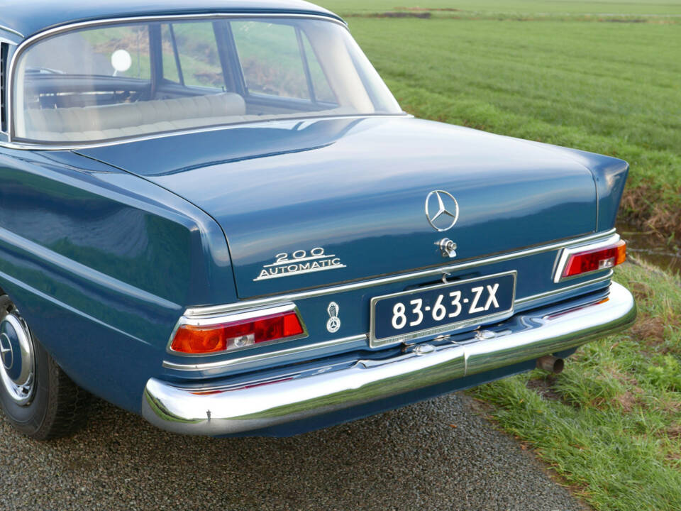 Image 25/39 of Mercedes-Benz 200 (1967)