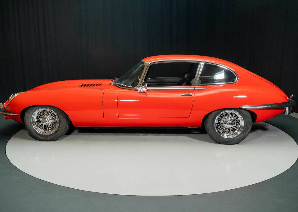 Image 5/8 de Jaguar E-Type (1970)