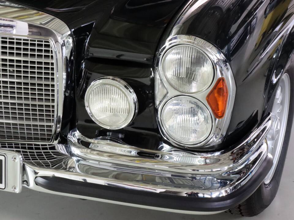 Image 33/99 of Mercedes-Benz 280 SE 3,5 (1971)