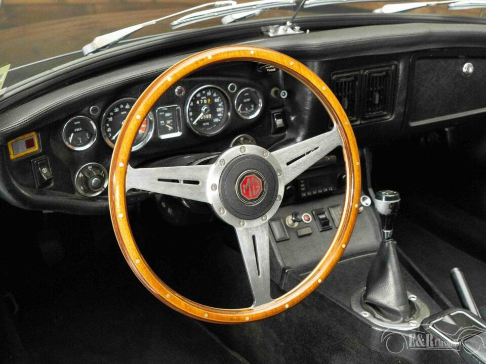 Obraz 10/19 pojazdu MG MGB (1973)
