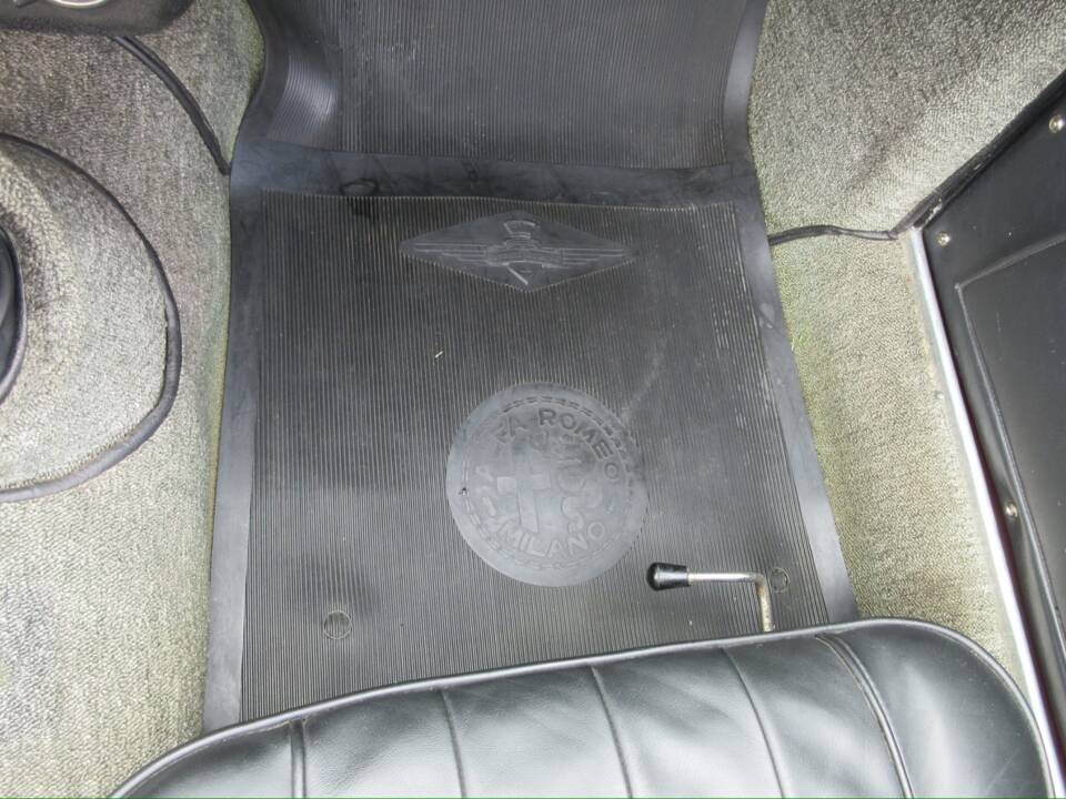 Bild 23/37 von Alfa Romeo 2600 Spider (1966)