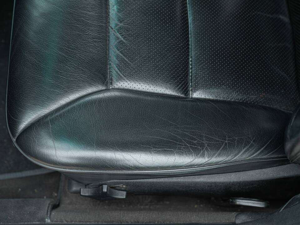 Image 26/49 of Mercedes-Benz 320 E (1993)