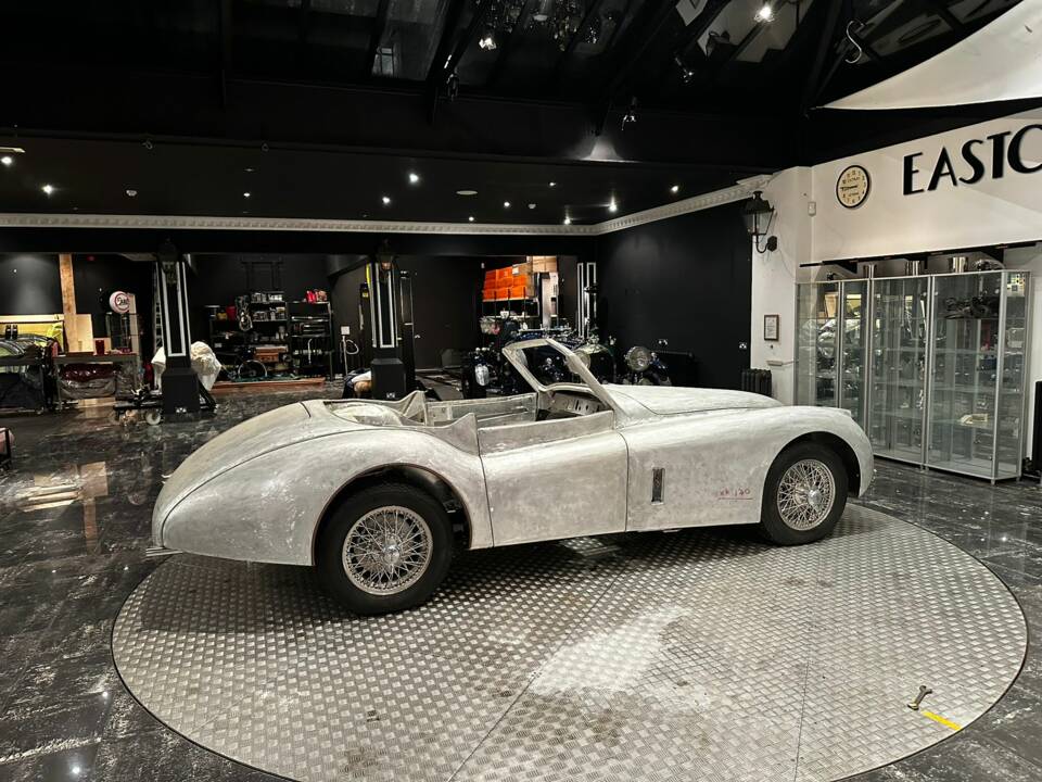 Immagine 6/39 di Jaguar XK 140 DHC (1955)