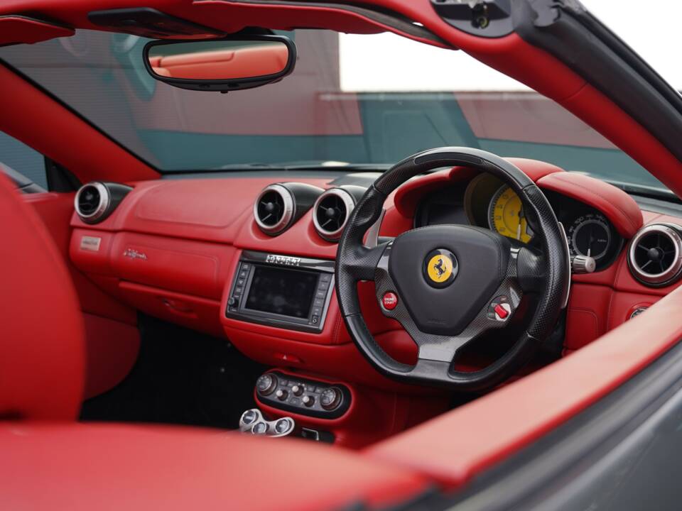Image 12/50 of Ferrari California (2009)