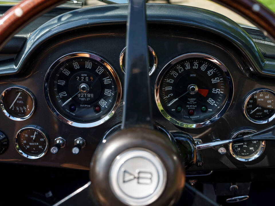 Bild 19/28 von Aston Martin DB 6 Mk II Volante (1970)