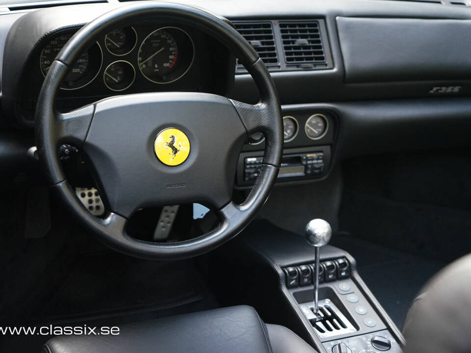 Image 22/33 de Ferrari F 355 Spider (1997)