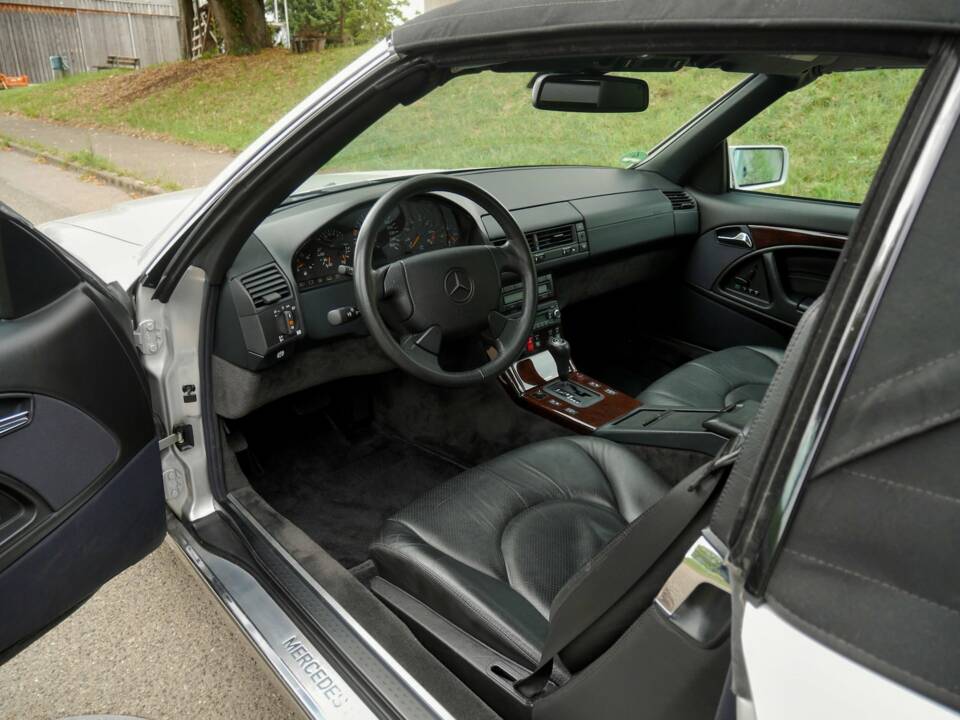Image 16/50 of Mercedes-Benz SL 500 (1900)