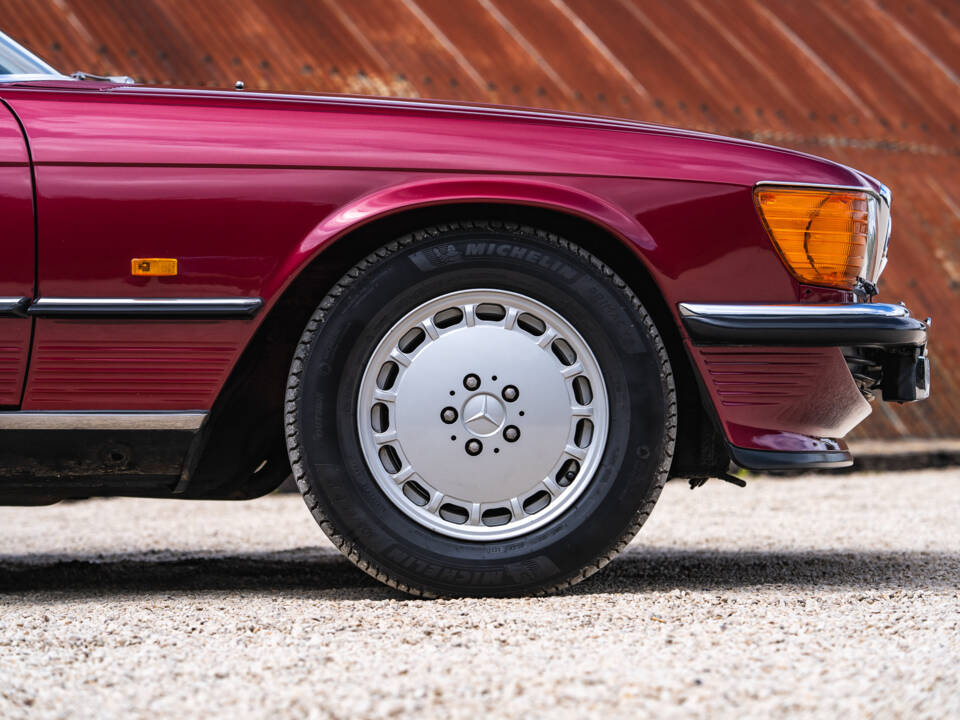Immagine 33/36 di Mercedes-Benz 300 SL (1989)