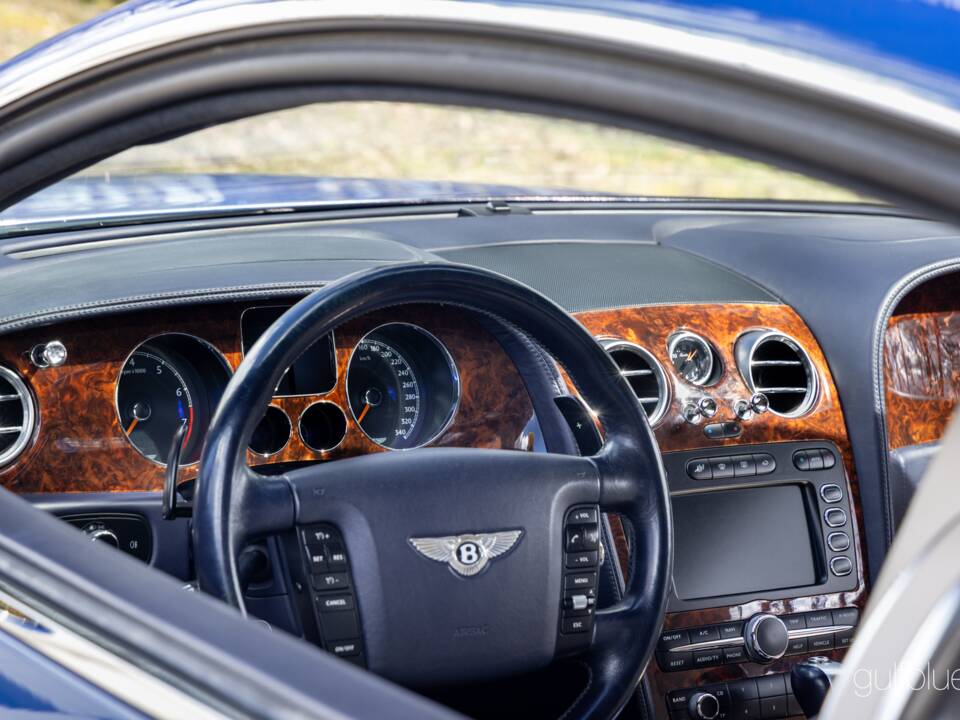 Image 23/75 of Bentley Continental GT (2004)